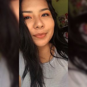 Meet your Posher, Alejandra